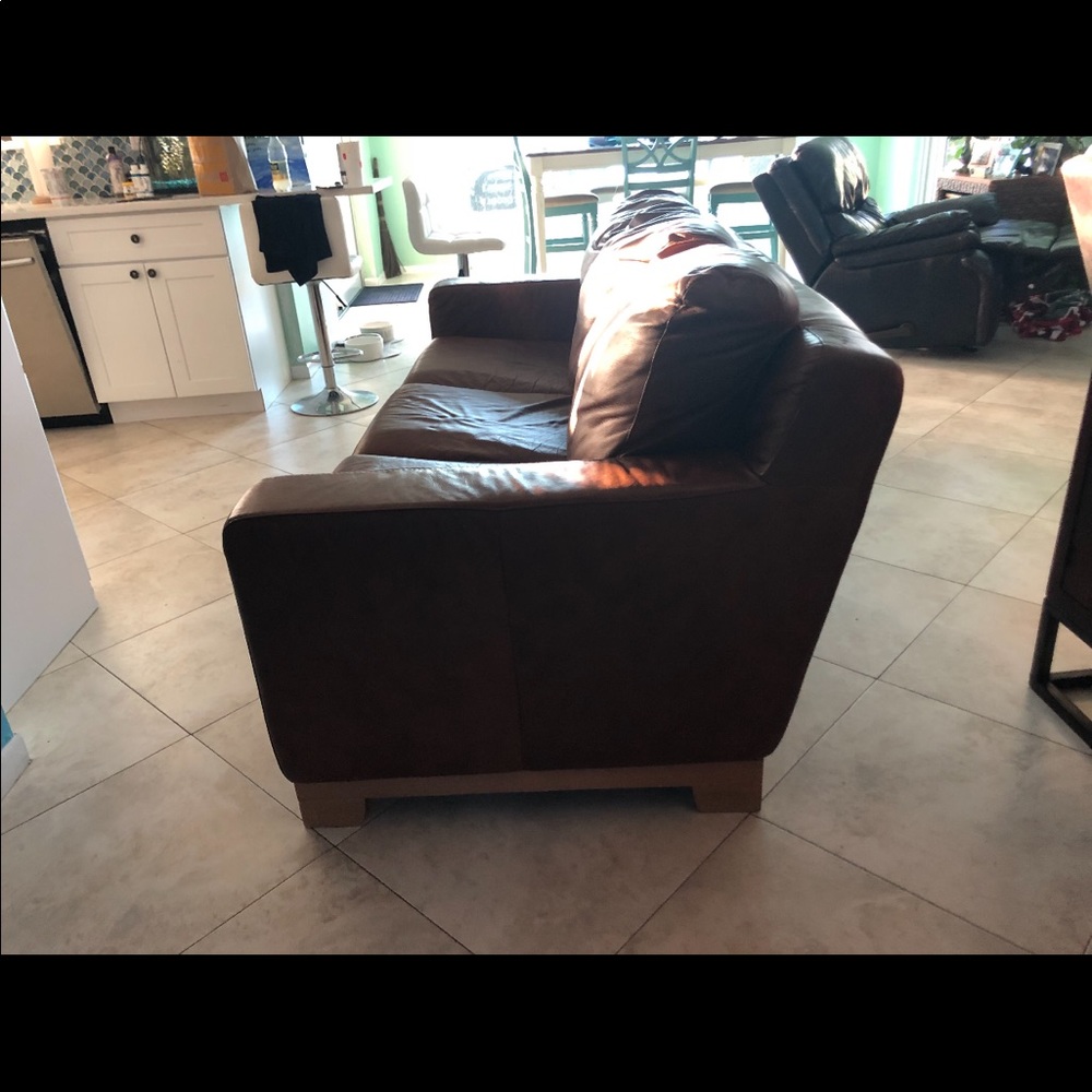 chateau d'ax spa leather couch